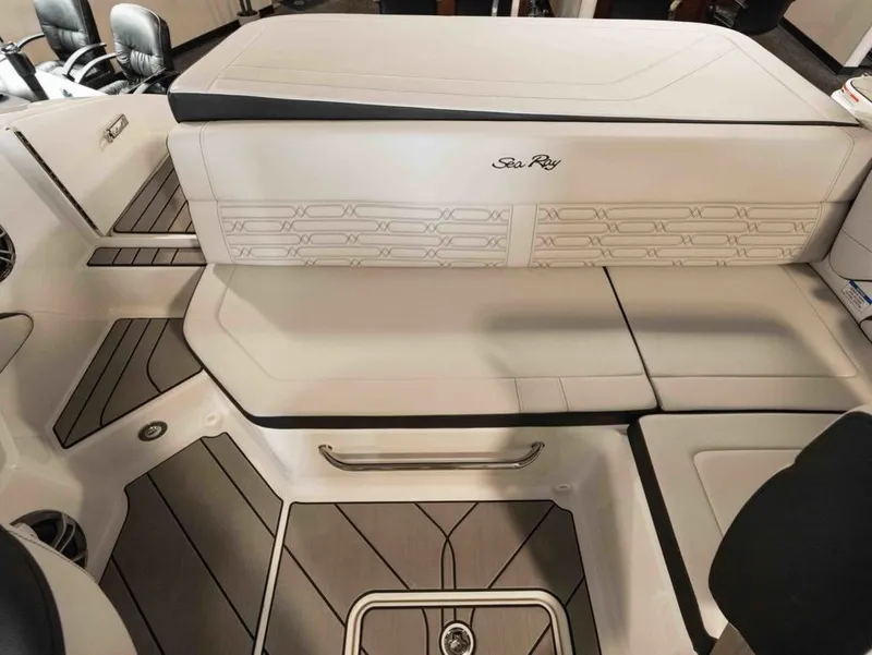 Slide: The Image of Sea Ray SPX 190 2025 - 19