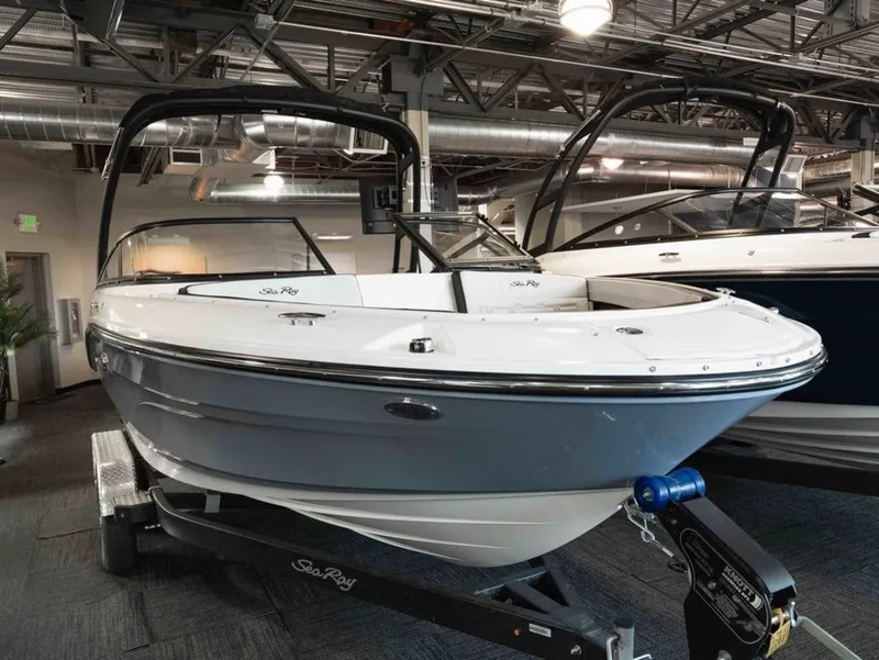 Slide: The Image of Sea Ray SPX 190 2025 - 3