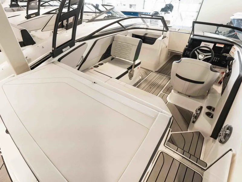 Slide: The Image of Sea Ray SPX 190 2025 - 8