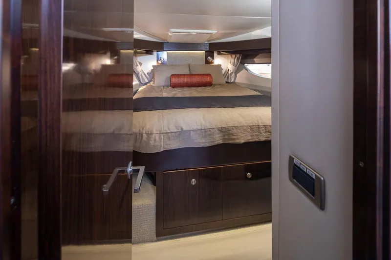 Slide: The Image of Luxurious cabin interior of 2016 Sea Ray 400 Sundancer yacht with elegant bedding. - 32