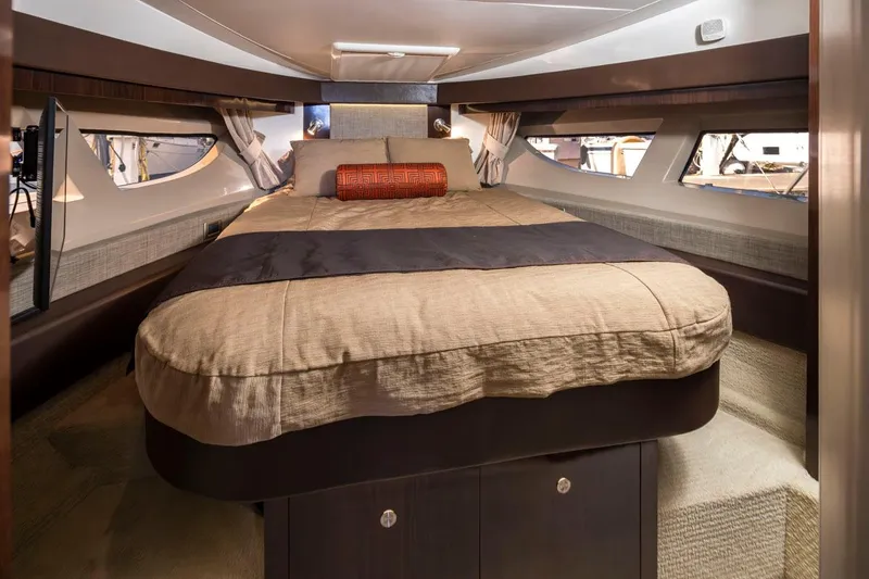 Slide: The Image of Luxurious cabin interior of 2016 Sea Ray 400 Sundancer yacht with elegant bedding. - 33