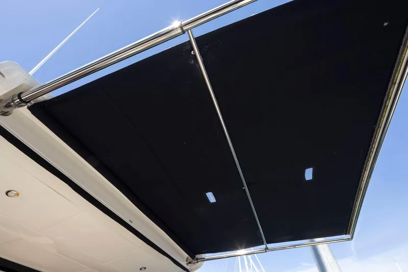 Slide: The Image of Sunshade canopy on 2016 Sea Ray 400 Sundancer yacht, viewed from below. - 44