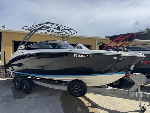 The Image of Yamaha 252SE 2021 - 1