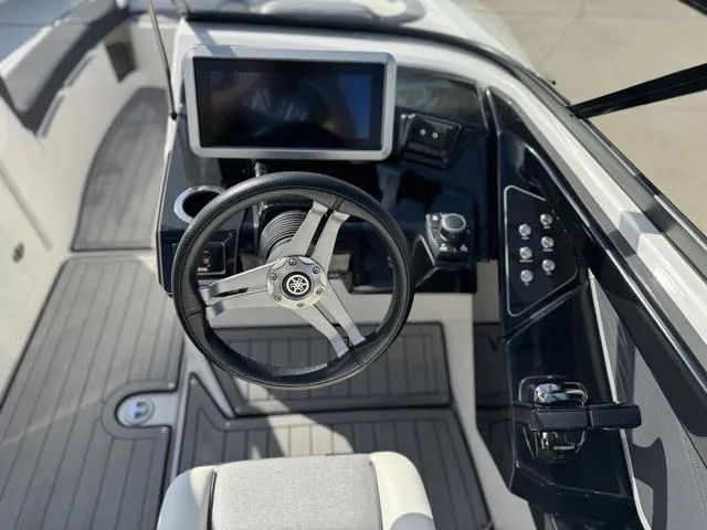 Slide: The Image of Yamaha 252SE 2021 - 18