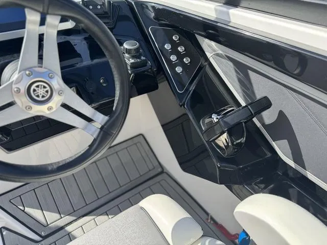 Slide: The Image of Yamaha 252SE 2021 - 19