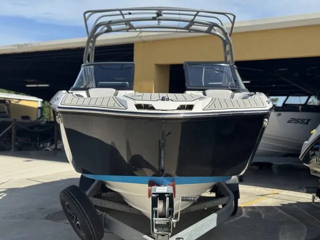 Slide: The Image of Yamaha 252SE 2021 - 2