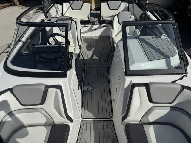 Slide: The Image of Yamaha 252SE 2021 - 25