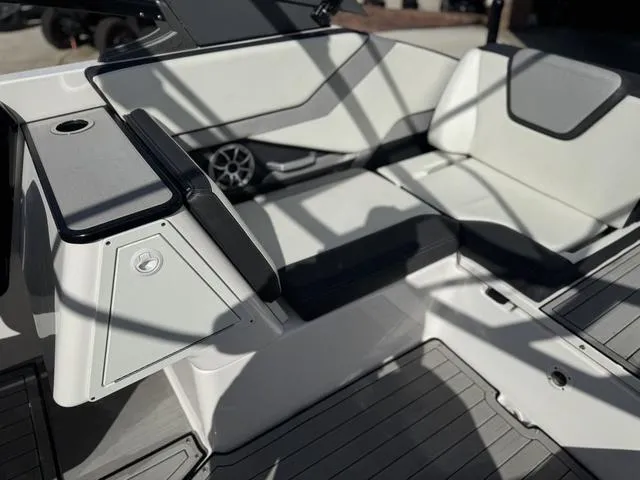 Slide: The Image of Yamaha 252SE 2021 - 32