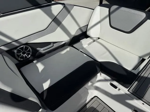 Slide: The Image of Yamaha 252SE 2021 - 33