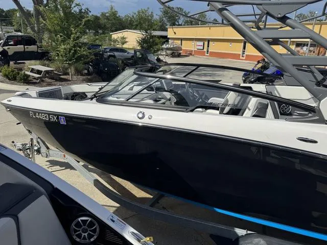 Slide: The Image of Yamaha 252SE 2021 - 4