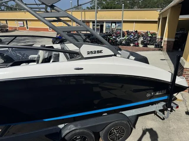 Slide: The Image of Yamaha 252SE 2021 - 5