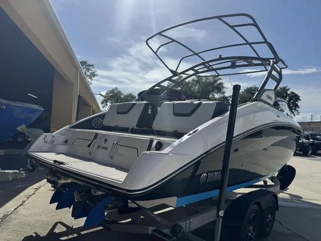 Slide: The Image of Yamaha 252SE 2021 - 9