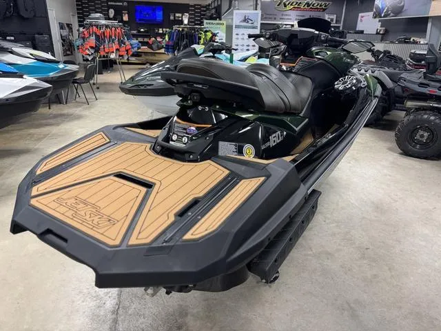 Slide: The Image of Kawasaki ULTRA 160LX 2025 - 8