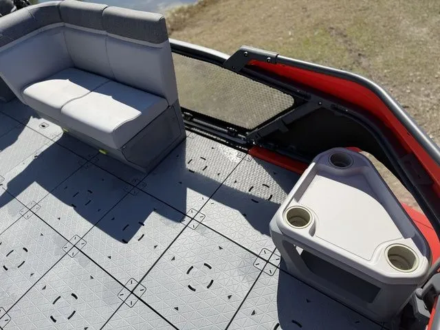 Slide: The Image of Sea-Doo Switch Cruise 21 2024 - 11