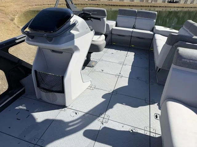 Slide: The Image of Sea-Doo Switch Cruise 21 2024 - 15