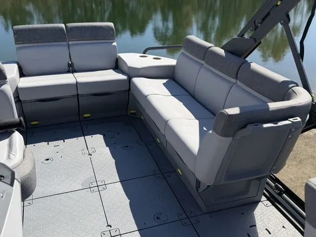 Slide: The Image of Sea-Doo Switch Cruise 21 2024 - 17