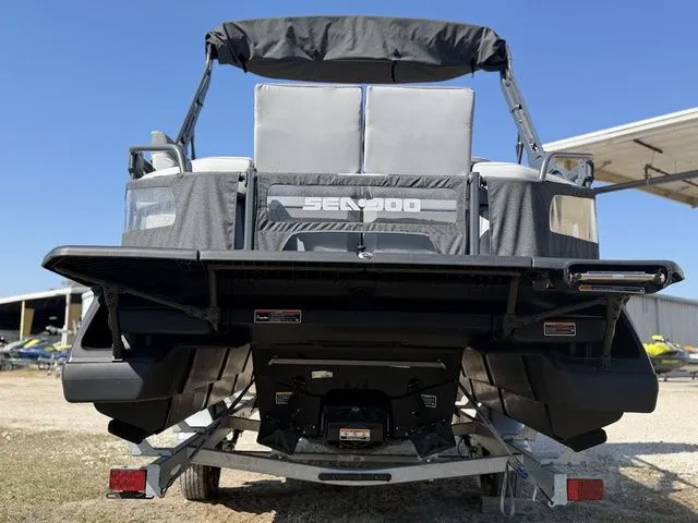 Slide: The Image of Sea-Doo Switch Cruise 21 2024 - 6