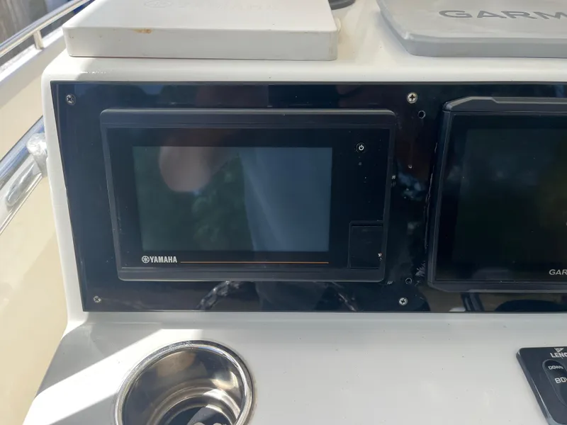 Slide: The Image of Control panel of a 1998 Blue Fin 25 Center Console boat with Yamaha and Garmin displays. - 5