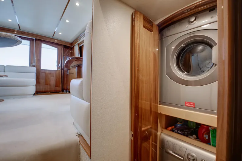 Slide: The Image of Viking 48 FULL CIRCLE - Laundry Center - 10