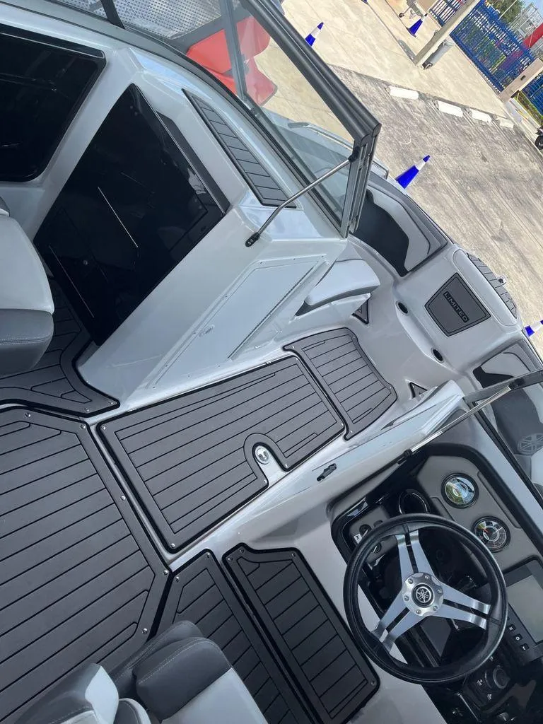 Slide: The Image of Yamaha 212 Limited 2018 - 14