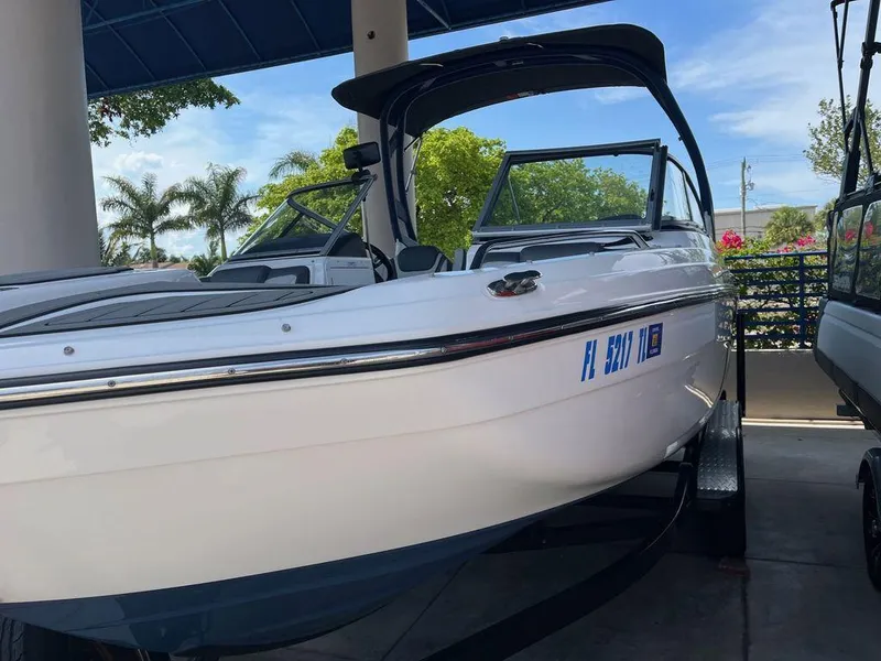 Slide: The Image of Yamaha 212 Limited 2018 - 6