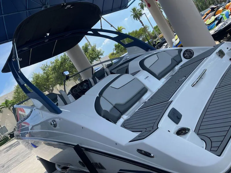 Slide: The Image of Yamaha 212 Limited 2018 - 7