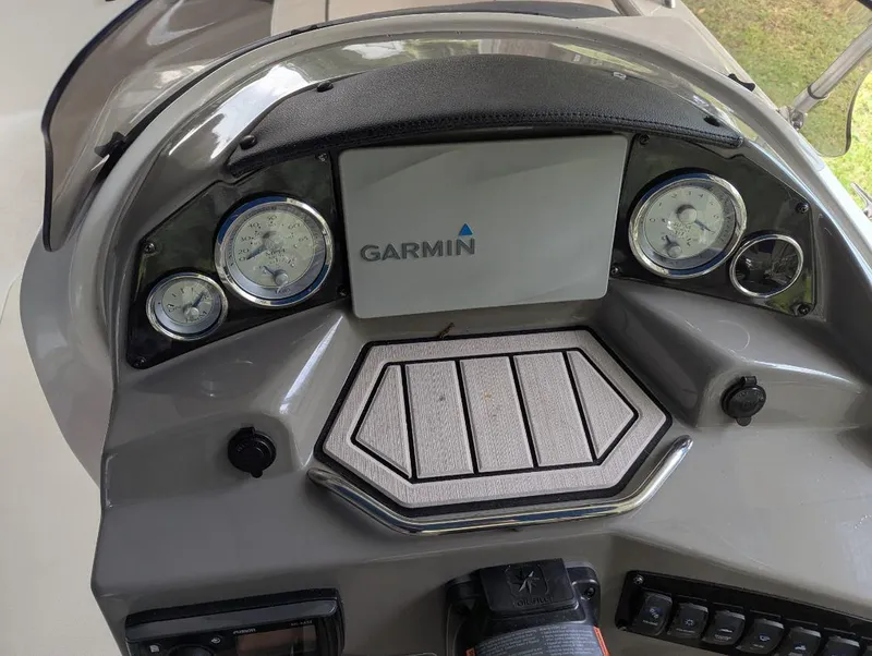 Slide: The Image of Dashboard of a 2021 Stingray 192 SC boat featuring Garmin navigation system. - 4