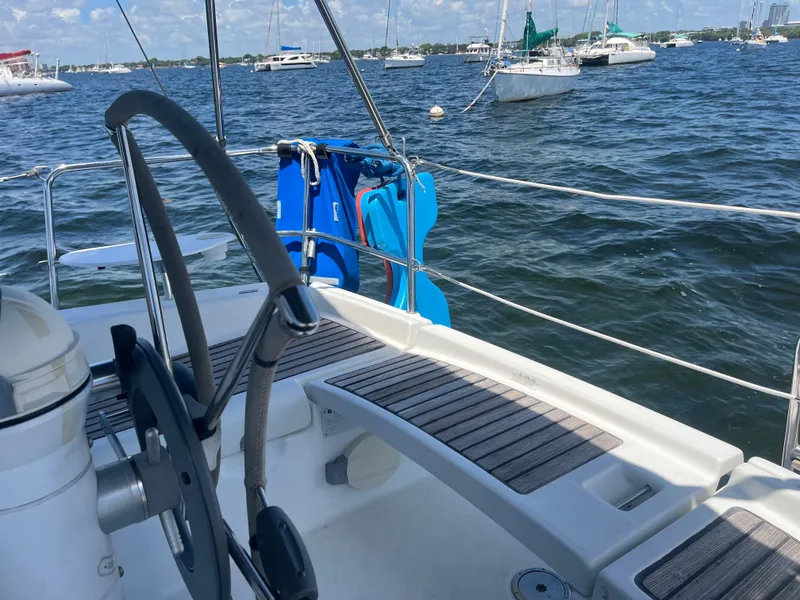 Slide: The Image of Cockpit view of 2007 Beneteau Oceanis Clipper 343 sailboat on water. - 30