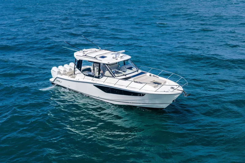 Slide: The Image of Boston Whaler 405 Conquest 2026 - 2