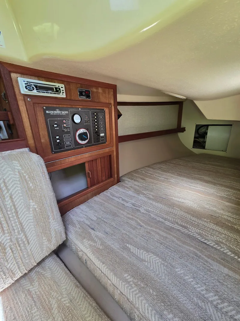 Slide: The Image of Island Packet 27 1986 - 29