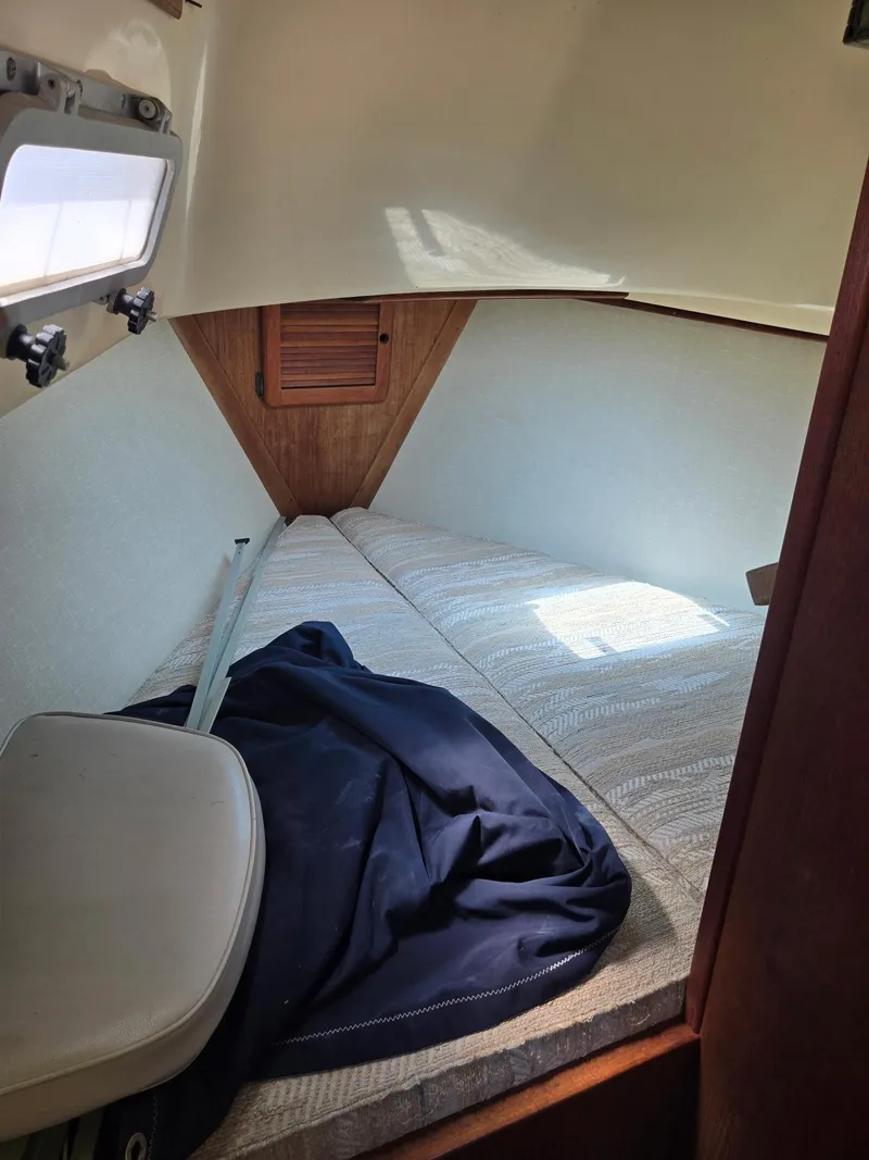 Slide: The Image of Island Packet IP27 1986 - 26