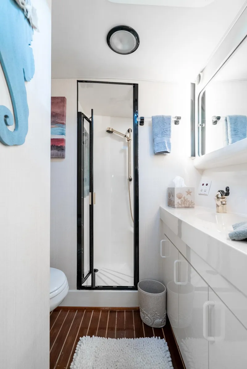 Slide: The Image of Hatteras 58 Sportfish 1990 - 50