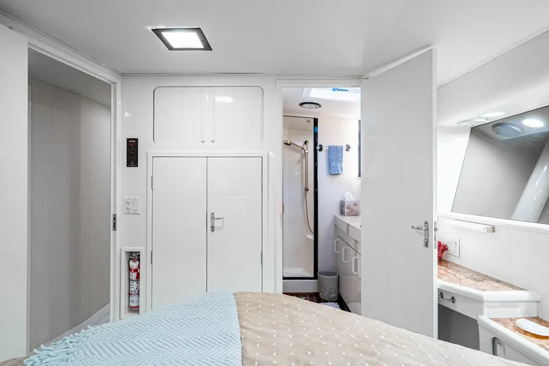 Slide: The Image of Hatteras 58 Sportfish 1990 - 52