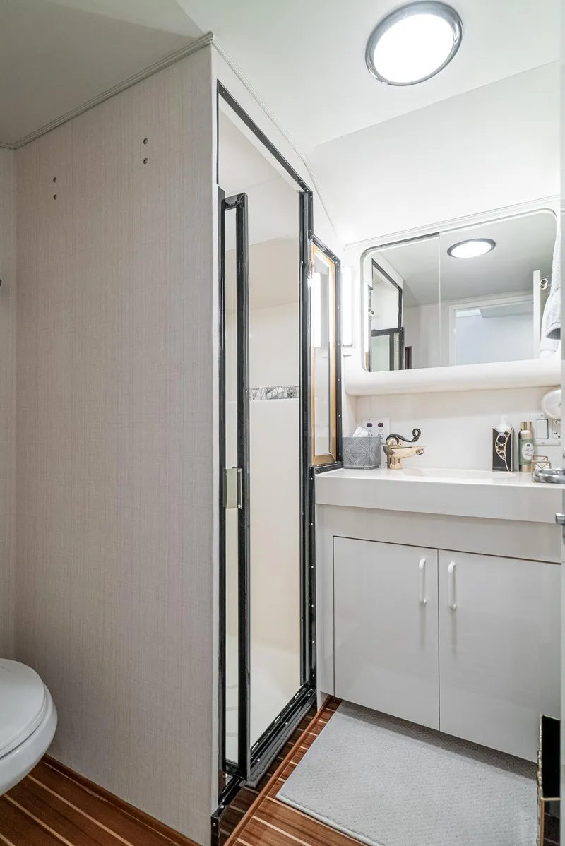 Slide: The Image of Hatteras 58 Sportfish 1990 - 56