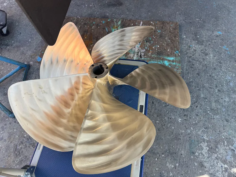 Slide: The Image of Hatteras 58 Sportfish 1990 - 67