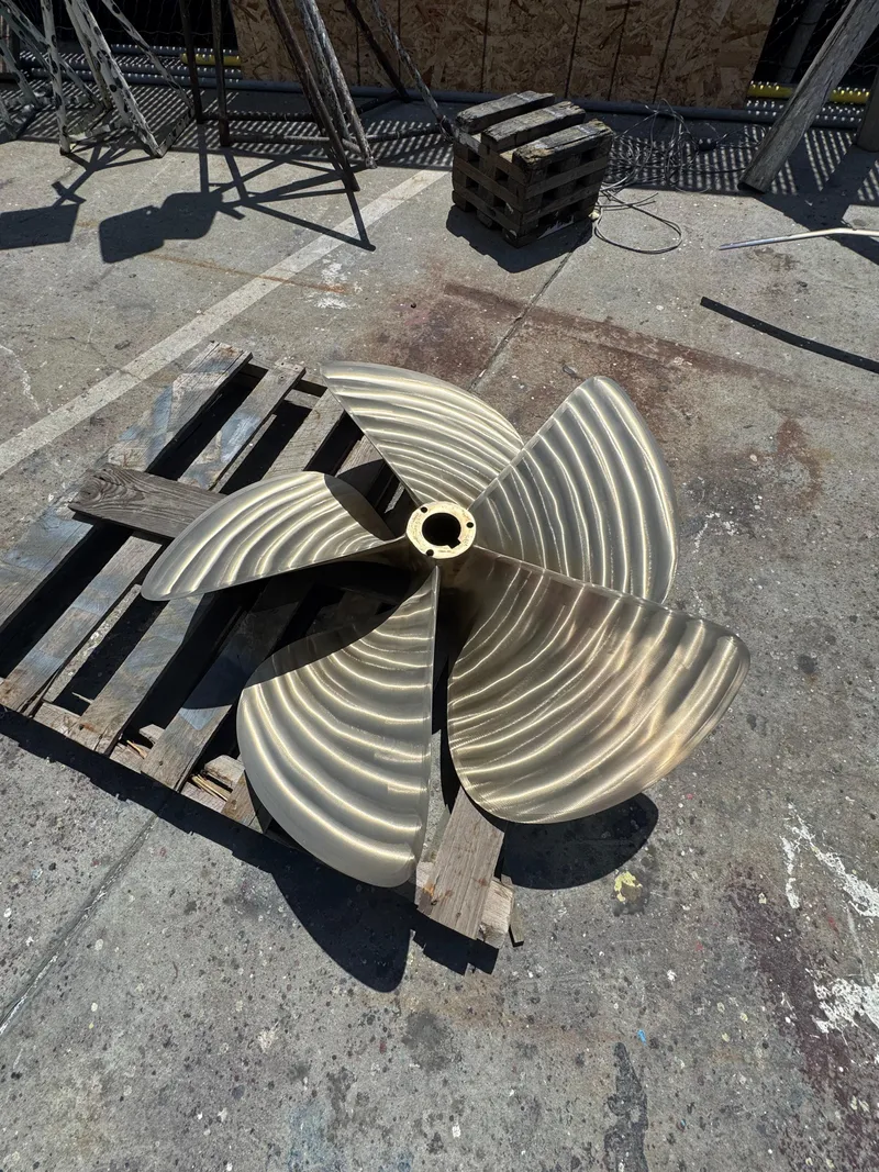 Slide: The Image of Hatteras 58 Sportfish 1990 - 71