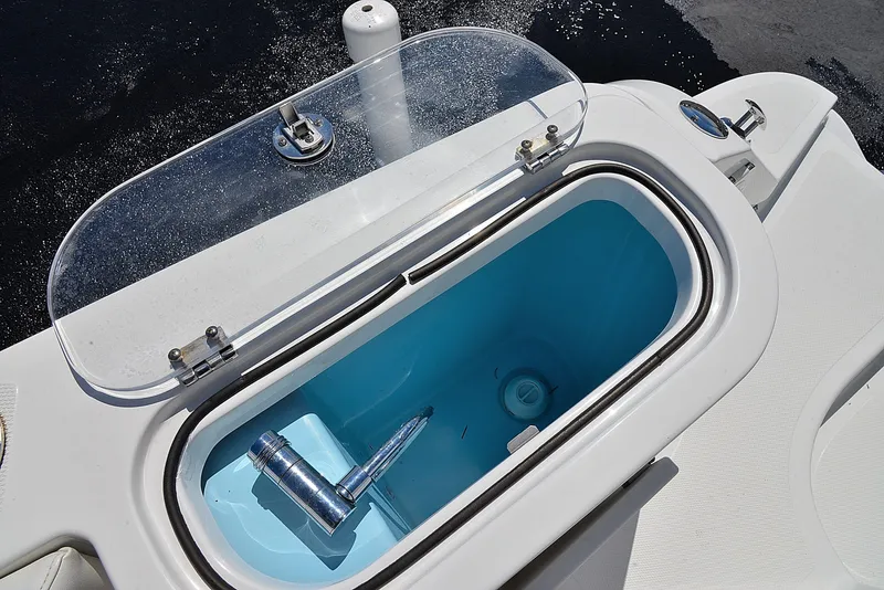 Slide: The Image of Livewell compartment on 2021 Wellcraft 262 Fisherman boat, featuring a clear lid and blue interior. - 15