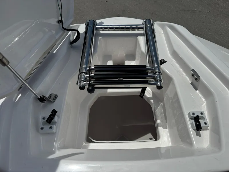 Slide: The Image of 2025 Yamaha Boats 222S with a folded stainless steel ladder on deck. - 7