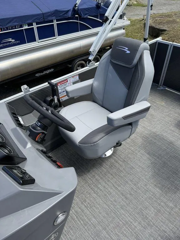 Slide: The Image of Captain's chair on 2025 Bennington S L-Bench 18SVL pontoon boat, featuring sleek design and controls. - 10