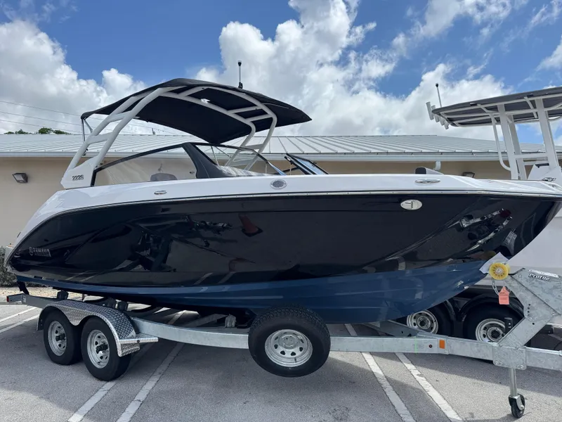 The Image of 2025 Yamaha Boats 222S on trailer, sleek design under a blue sky. - 0