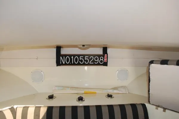 Slide: The Image of Interior of 1997 Albin 28 Tournament boat with registration number NO.1055298. - 6