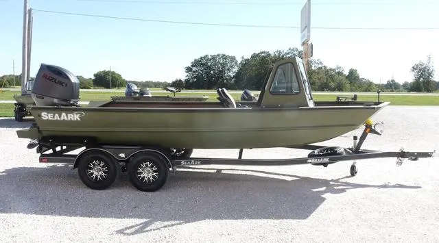 Slide: The Image of SeaArk 2072 Flat Cat Package 2025 - 3