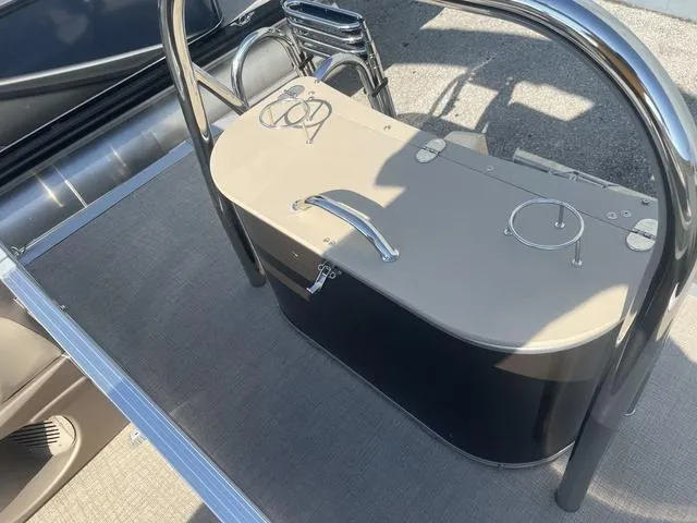 Slide: The Image of Avalon LSZ Quad Lounge - 23' 2024 - 11