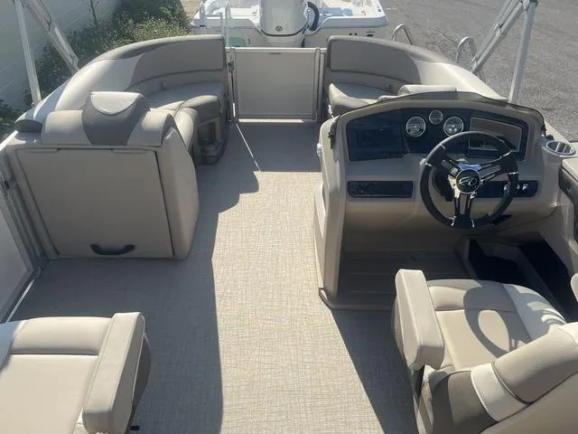 Slide: The Image of Avalon LSZ Quad Lounge - 23' 2024 - 3