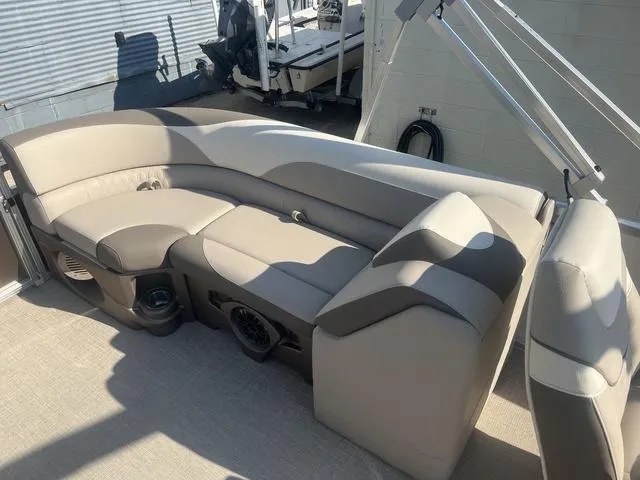 Slide: The Image of Avalon LSZ Quad Lounge - 23' 2024 - 8