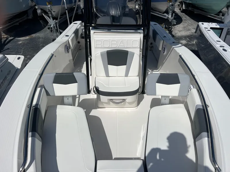 Slide: The Image of 2025 Robalo R200 Center Console boat interior with white seating and console. - 15