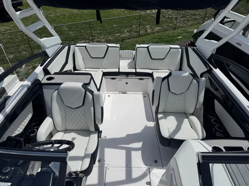 Slide: The Image of 2025 Yamaha Boats 252S interior with luxurious seating and modern design. - 9