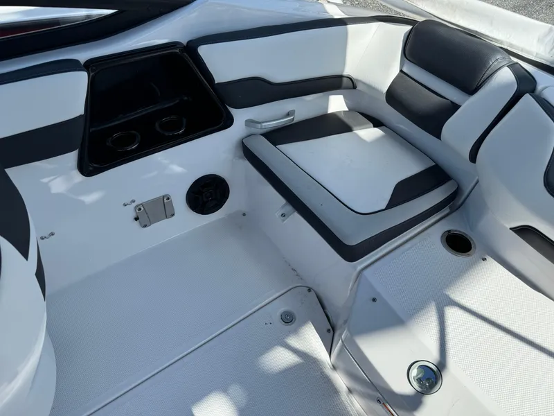 Slide: The Image of 2025 Yamaha Boats SX195 interior seating with modern design and cup holders. - 14
