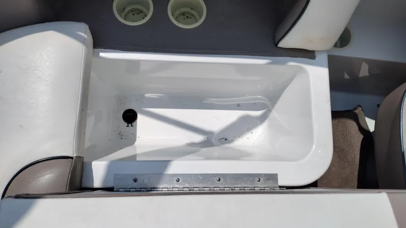 Slide: The Image of Hobbs Quartz hour meter showing 4246.1 hours on a 1999 Cobalt 226. - 25