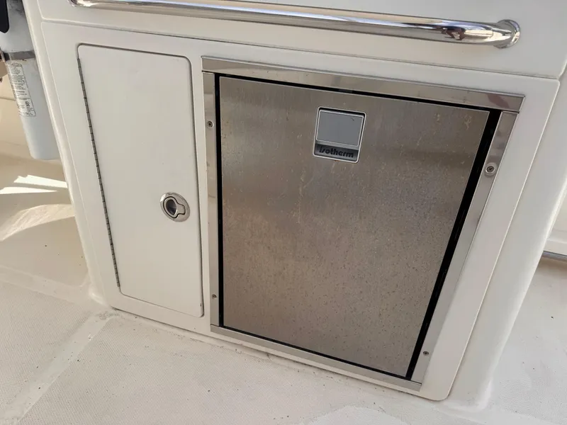 Slide: The Image of Stainless steel compartment on 2014 Boston Whaler 270 Vantage boat. - 17